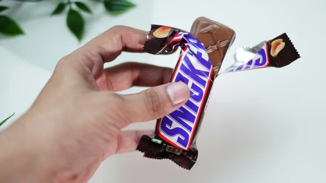 Ты не ChaGPT, когда голоден. Snickers выпустил «батончик» для нейросетей - 4